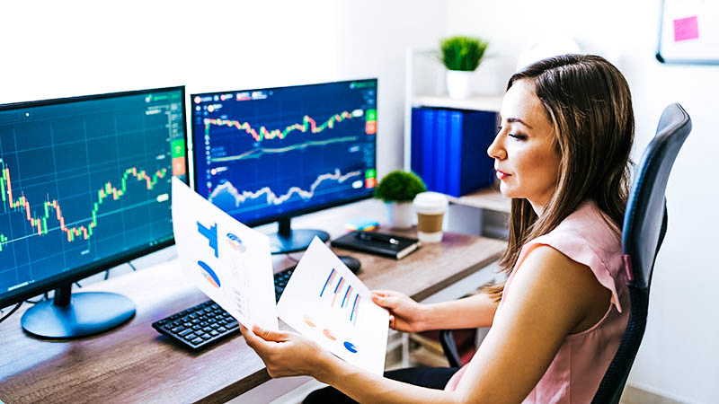 What Is a Forex Currency Trader?